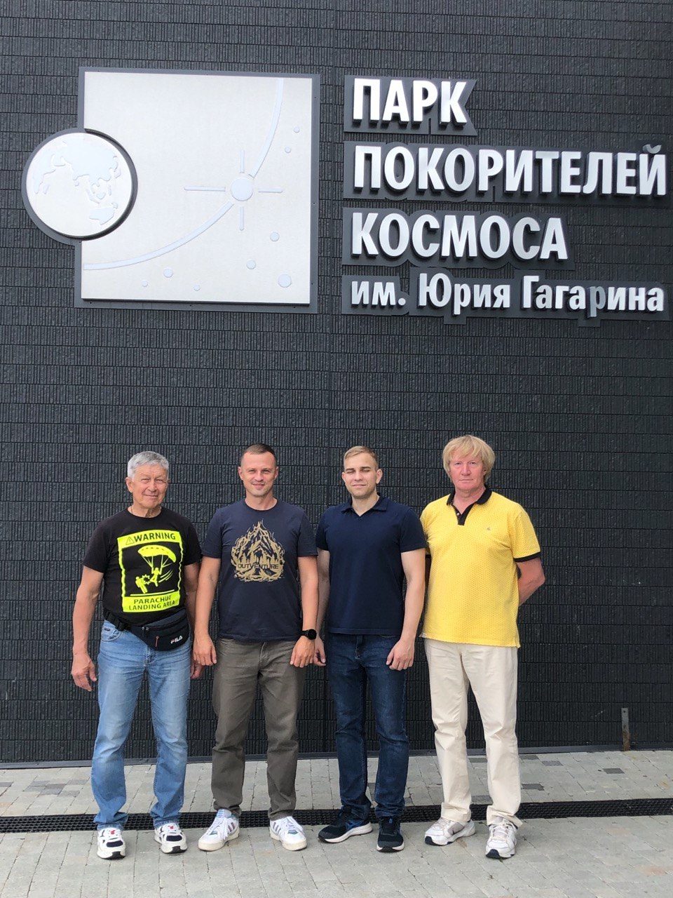 Закончилась первая неделя специальной парашютной подготовки космонавтов В..
